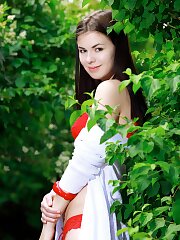 outdoor,brunette