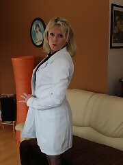 housewife,blonde