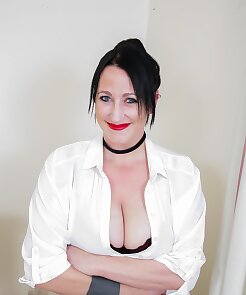 busty,housewife