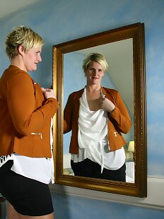 housewife,blonde