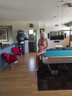 busty,older,housewife