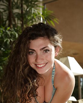 busty,outdoor,milf