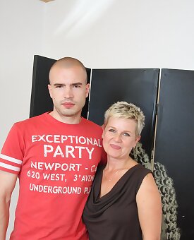 housewife,blonde