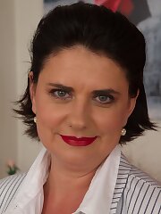 busty,housewife