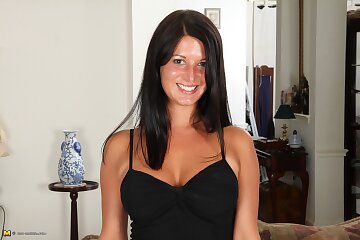 milf,toys,brunette