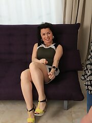mom,brunette