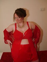 busty,housewife