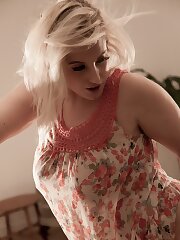 busty,milf,stockings