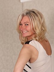 older,natural,housewife