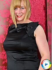 housewife,blonde