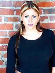 amateur,busty