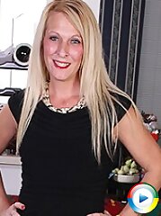 housewife,blonde