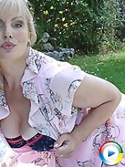 outdoor,housewife,blonde