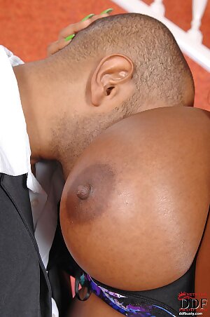 busty,ebony