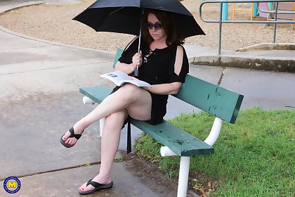 wife,hairy,housewife