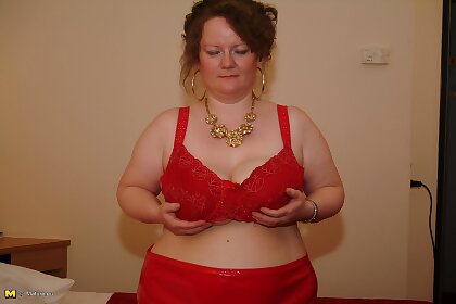 busty,housewife