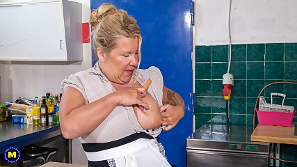 busty,housewife