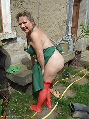 outdoor,housewife