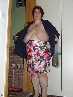 busty,mom