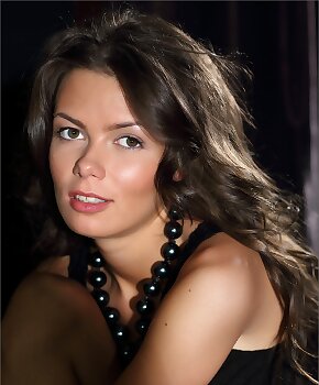 busty,sexy,brunette