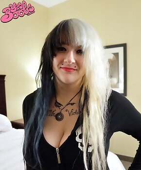 older,milf,lesbian