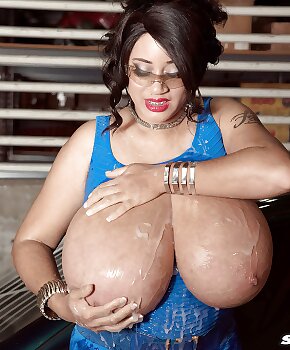 busty,ebony
