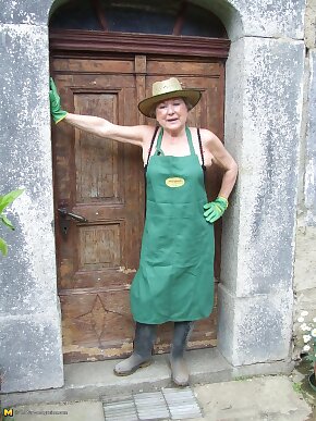 outdoor,housewife