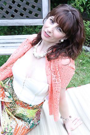 outdoor,housewife