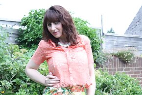 outdoor,housewife