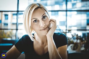 housewife,milf,blonde