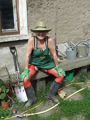 outdoor,housewife