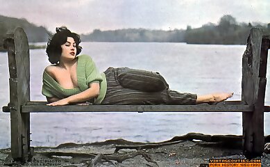 busty,natural,retro