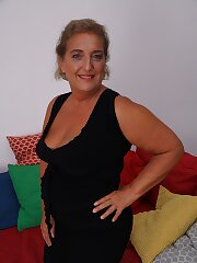 busty,ebony,stockings