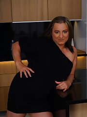 busty,wife,housewife