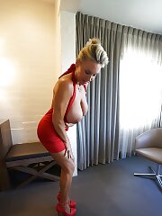 busty,housewife,blonde