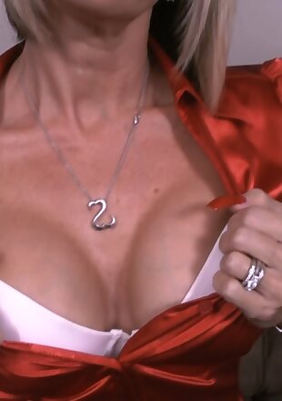 busty,wife,housewife