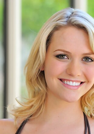 outdoor,public,blonde