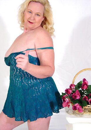 busty,older,chubby