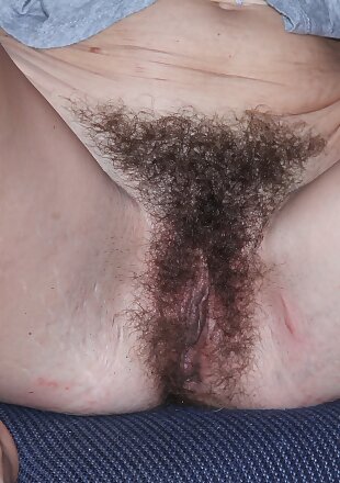 mom,public,hairy