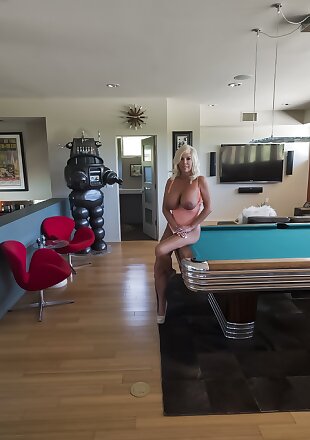 busty,older,housewife