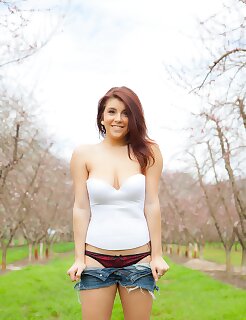 busty,sexy,brunette