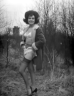 busty,sexy,retro