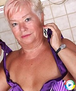 housewife,blonde
