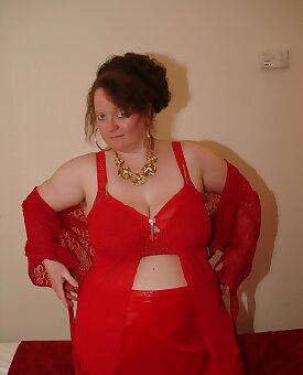 busty,housewife