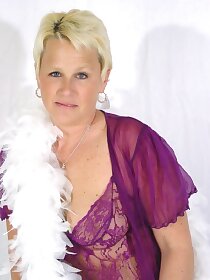 busty,blonde