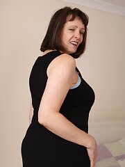 busty,housewife